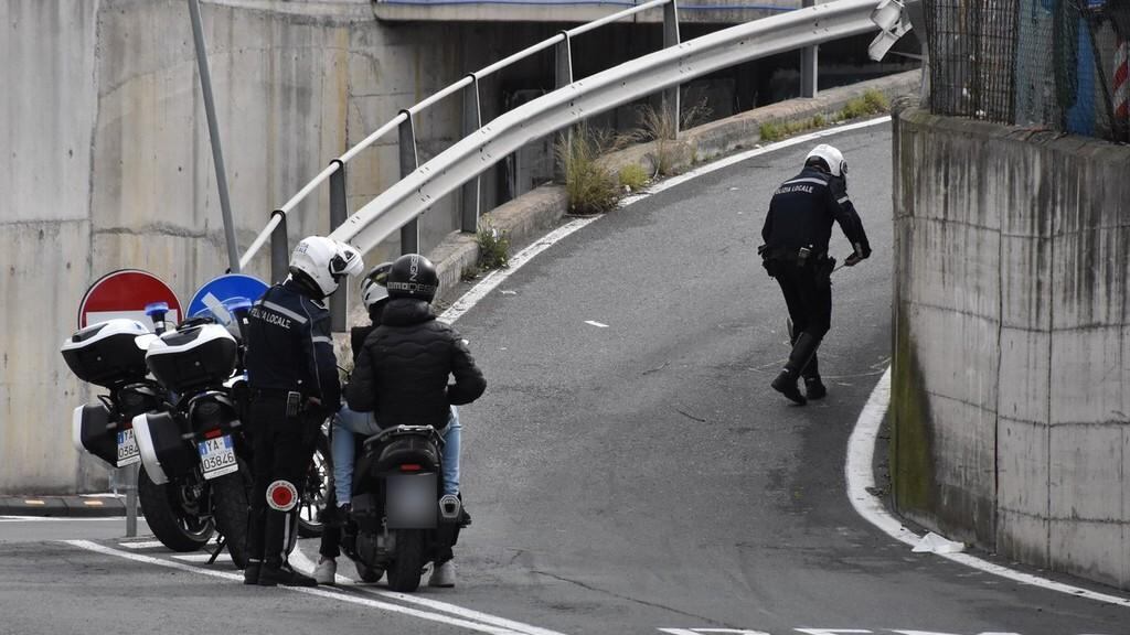 Andavano a scuola: fratelli travolti dal tir