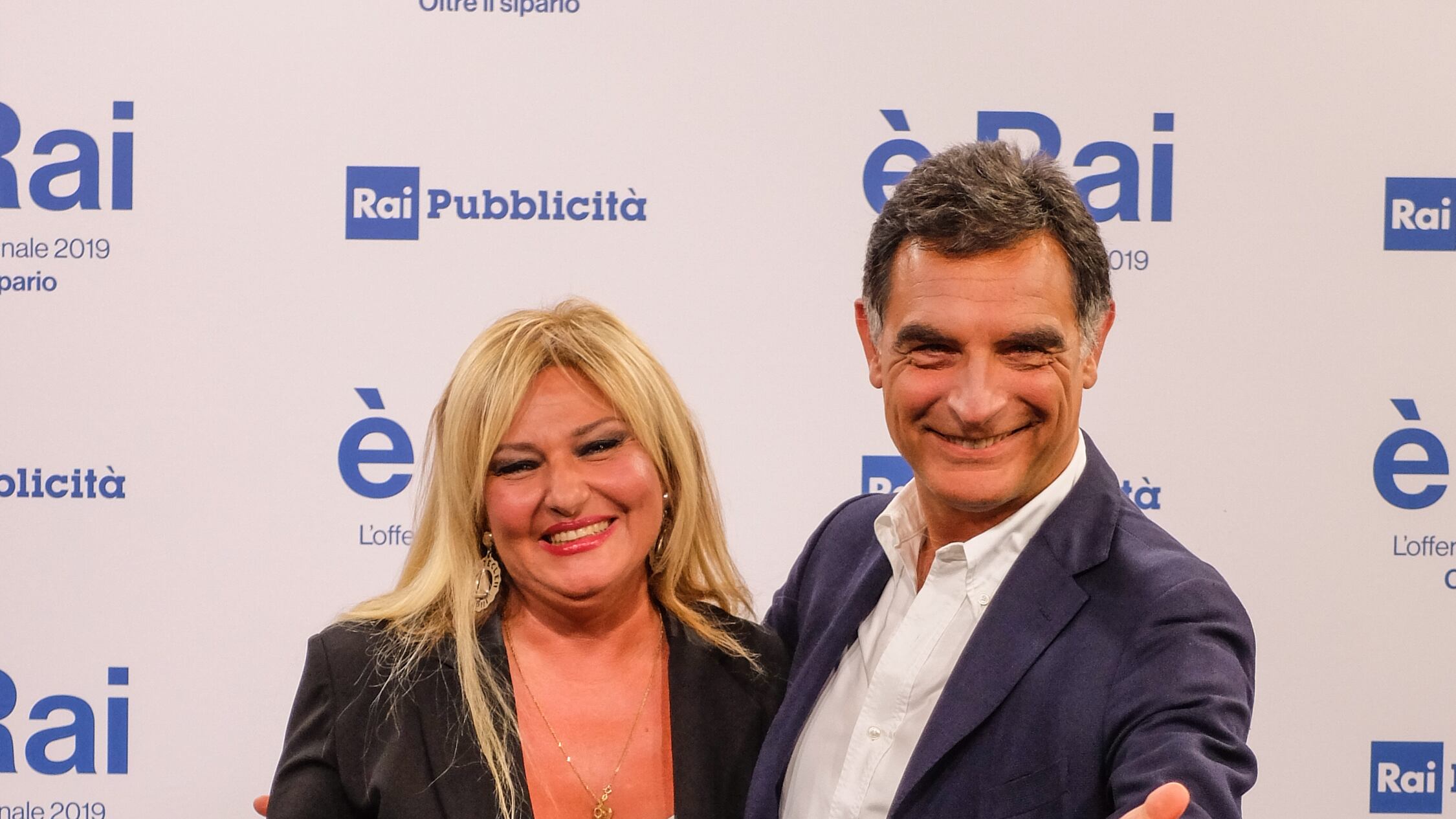 "Le impedisco di chiamarmi", "Solo una volta...". Volano stracci tra Timperi e Setta