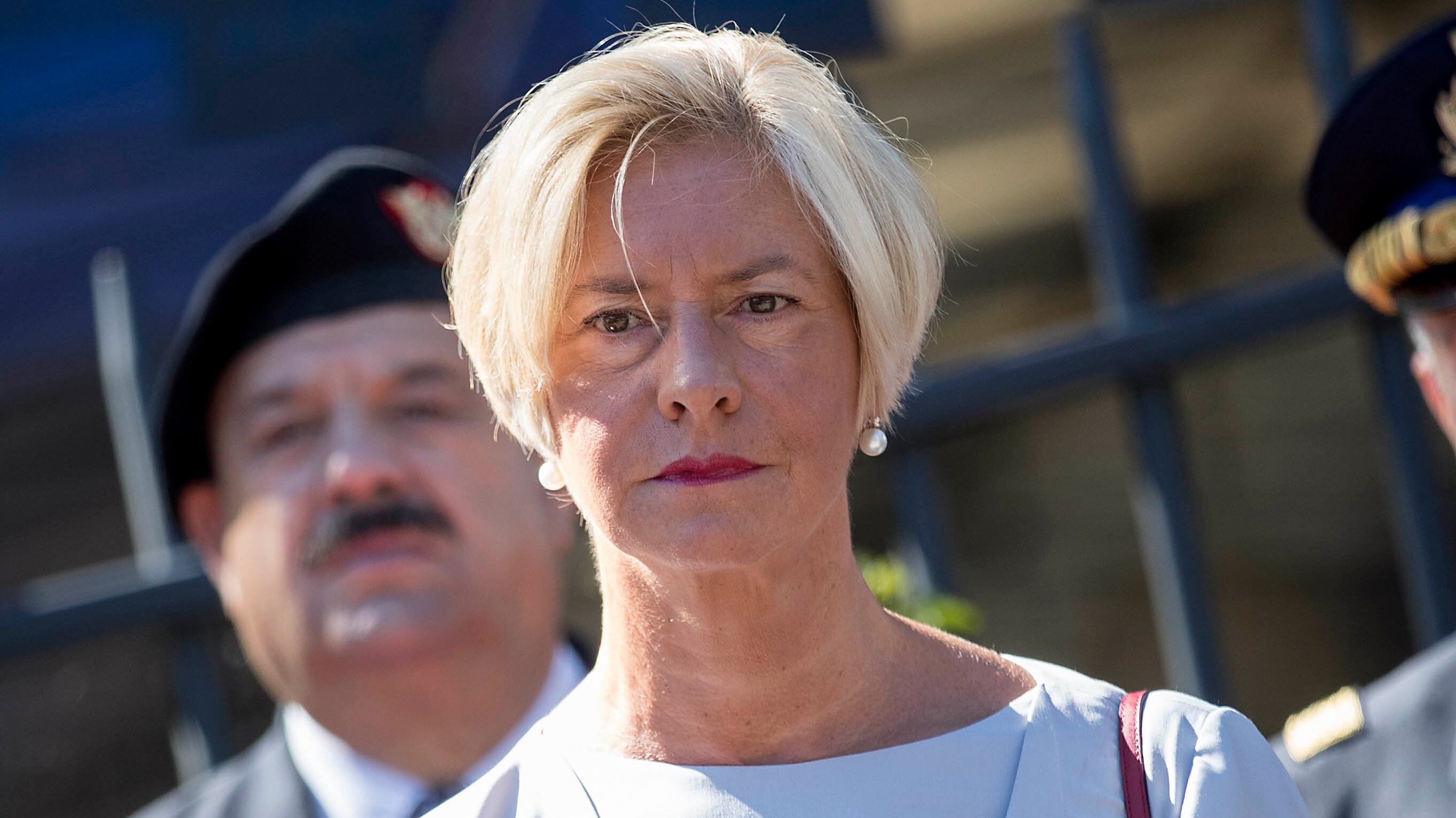 E la Pinotti ora fa la ministra "ombra"