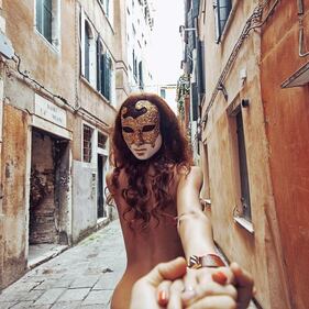 Ti seguirò fino alla fine del mondo: le foto di Murad Osmann 8