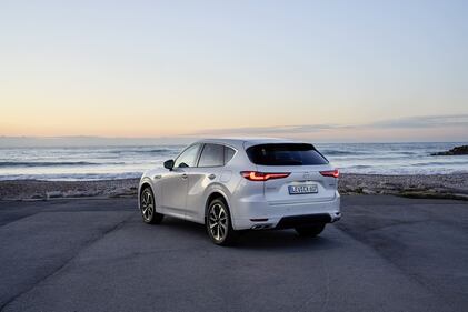 Mazda CX-60, guarda le foto 3