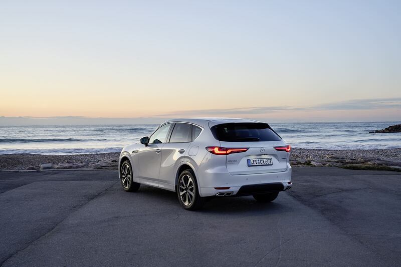 Mazda CX-60, guarda le foto 3
