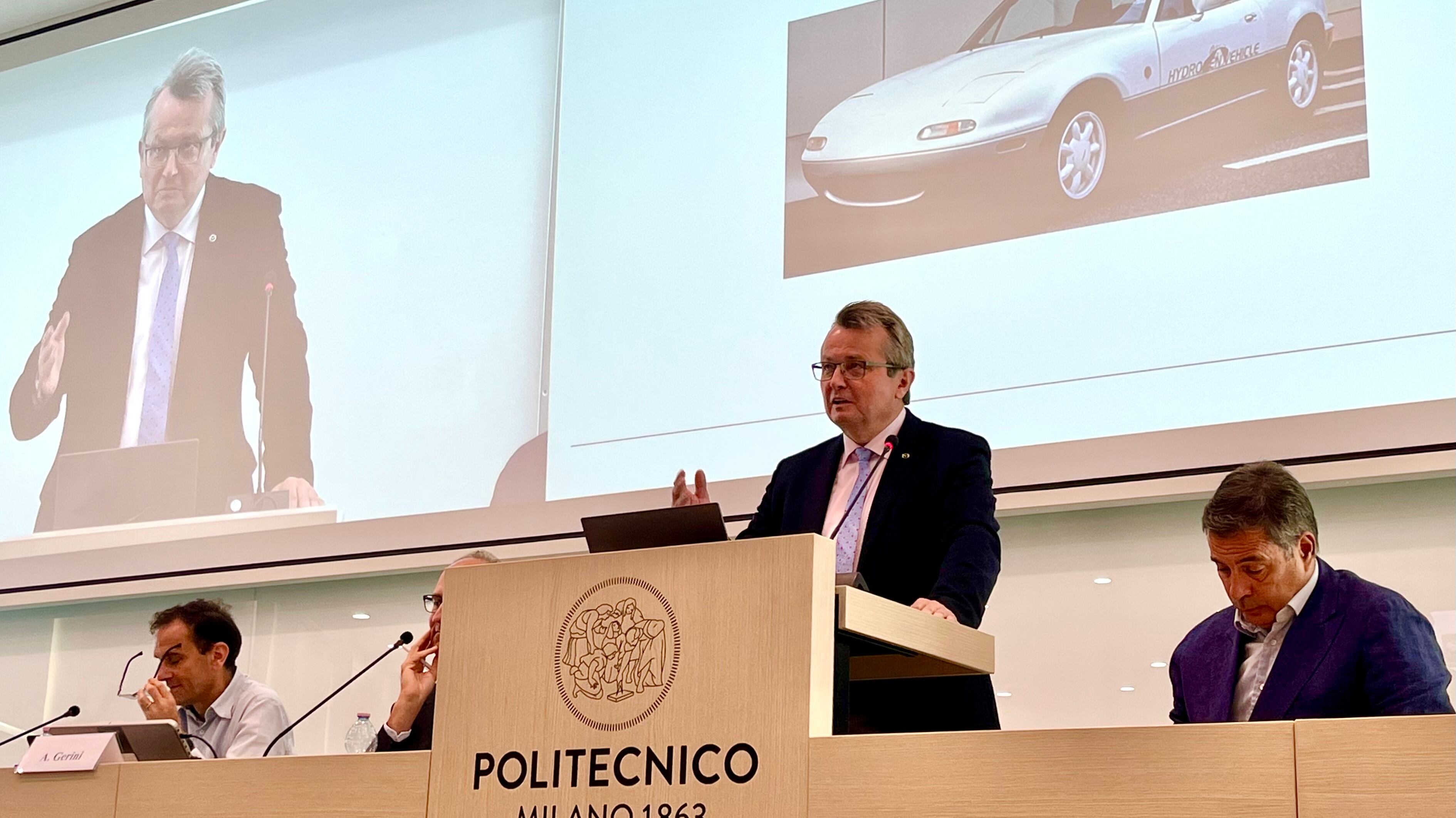 Mazda e l'importanza degli e-fuels: il dibattito al Politecnico di Milano