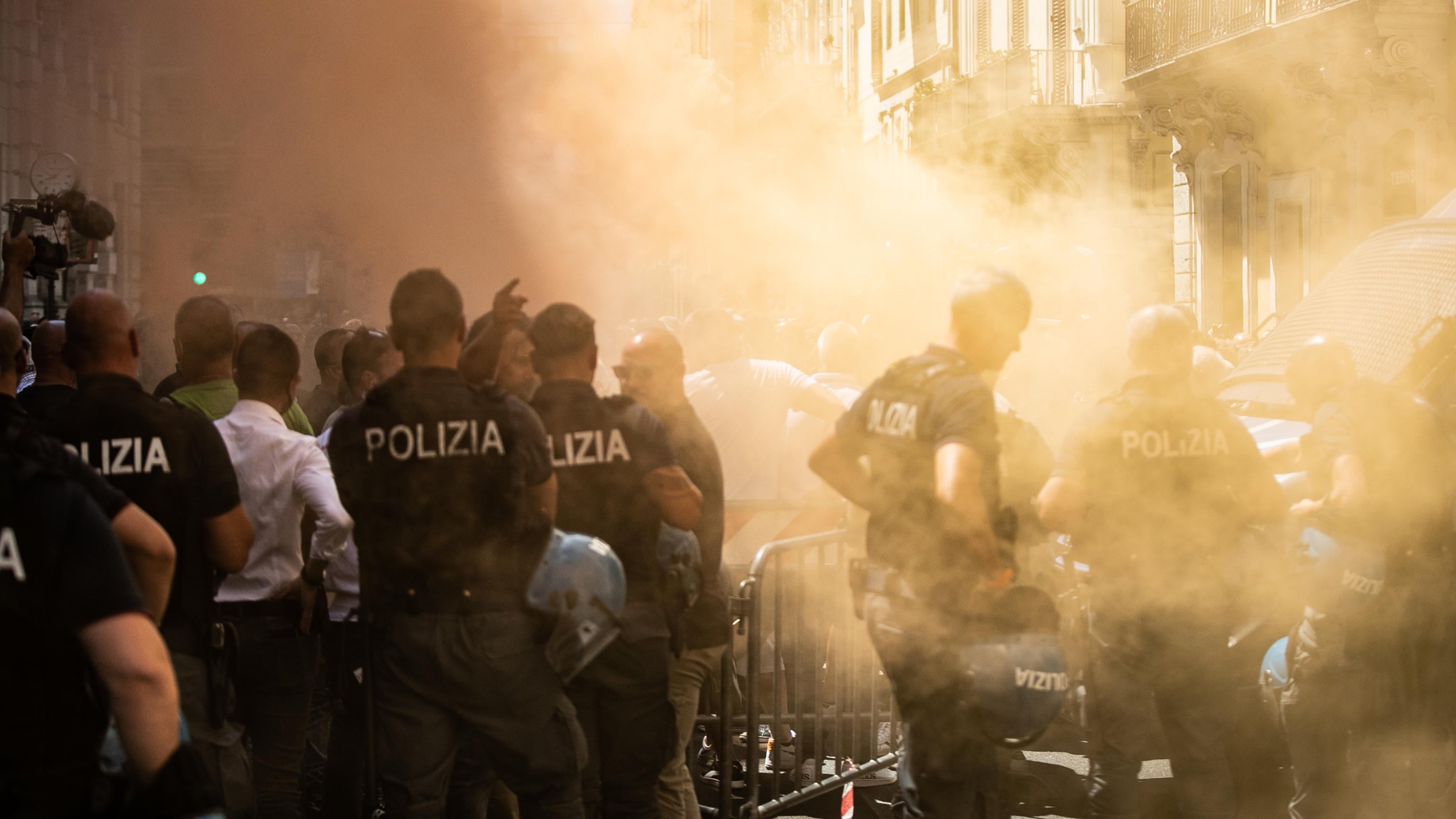 Palazzo Chigi assediato dalla rivolta dei taxi: prove di autunno caldo
