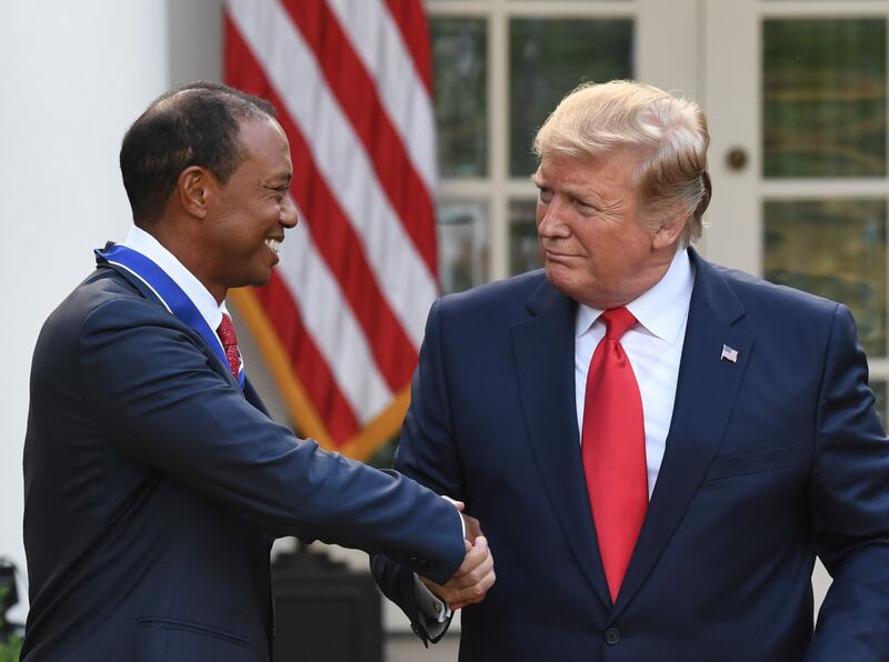 Donald Trump conferisce a Tiger Woods la medaglia presidenziale della Libertà 9