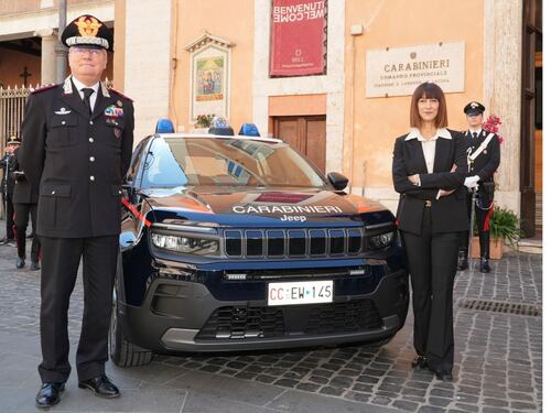 Jeep Avenger elettrica si unisce alla flotta dell’Arma dei Carabinieri