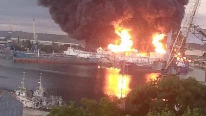 Raid sulle raffinerie e porti distrutti: si ferma la Crimea. "Benzina razionata"