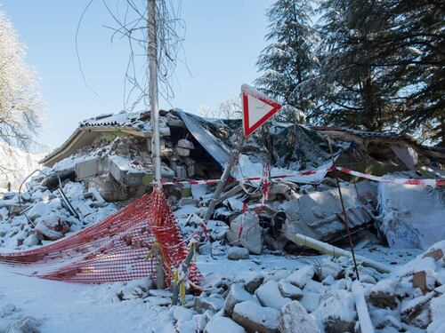 "Il post terremoto del governo? Si vive meglio in galera"