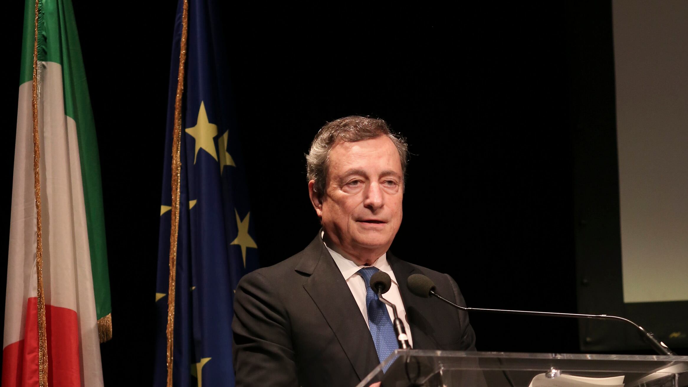 Draghi tira dritto anche con i sindacati: oggi in Cdm il decreto sul super green pass. No ai tamponi gratis