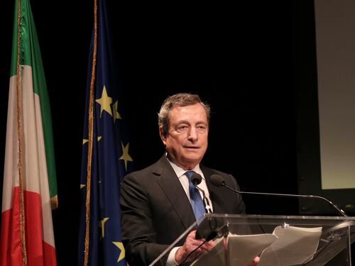 Draghi tira dritto anche con i sindacati: oggi in Cdm il decreto sul super green pass. No ai tamponi gratis