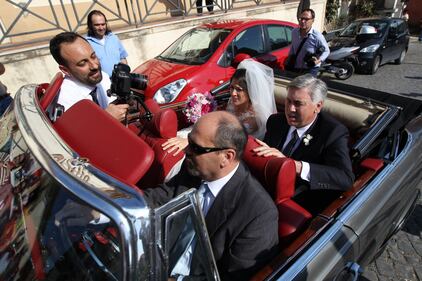 La figlia Katia si sposa e Carletto si commuove 5