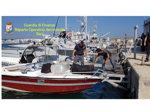 Otranto, fermato motoscafo con sette quintali di marijuana