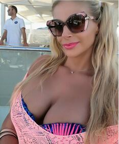 Francesca Cipriani hot in rosso 29