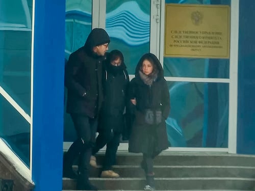 "Mi hanno mostrato il corpo, ma ora mi ricattano": l'accusa della madre di Navalny