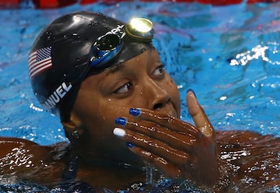 Simone Manuel fa la storia: prima afroamericana a vincere l'oro nel nuoto. Le lacrime di gioia 21