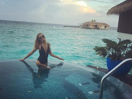 Paris Hilton, compleanno sexy su un'isola da sogno: foto