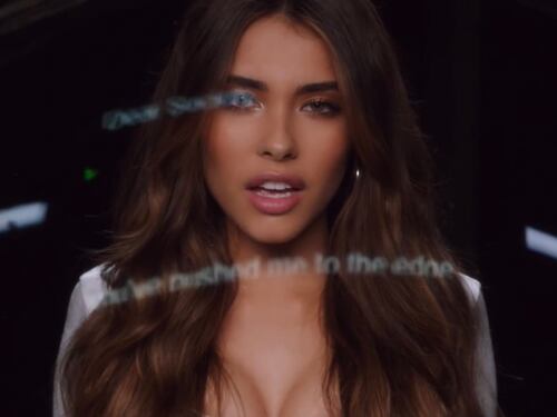 Paura al concerto di Madison Beer. E la cantante scappa via