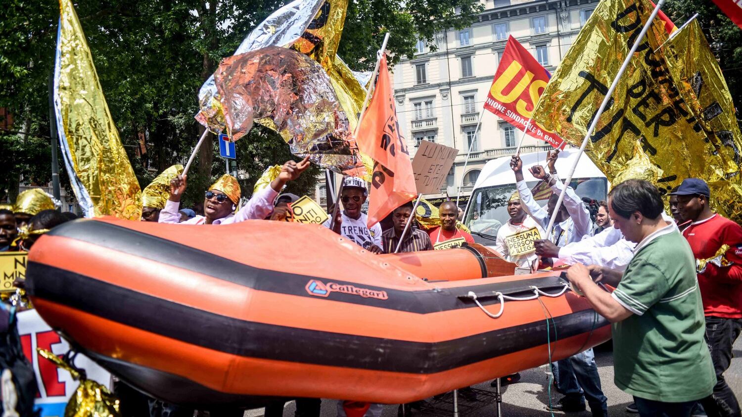 Milano smonta l'ipocrisia dei fanatici pro scafisti