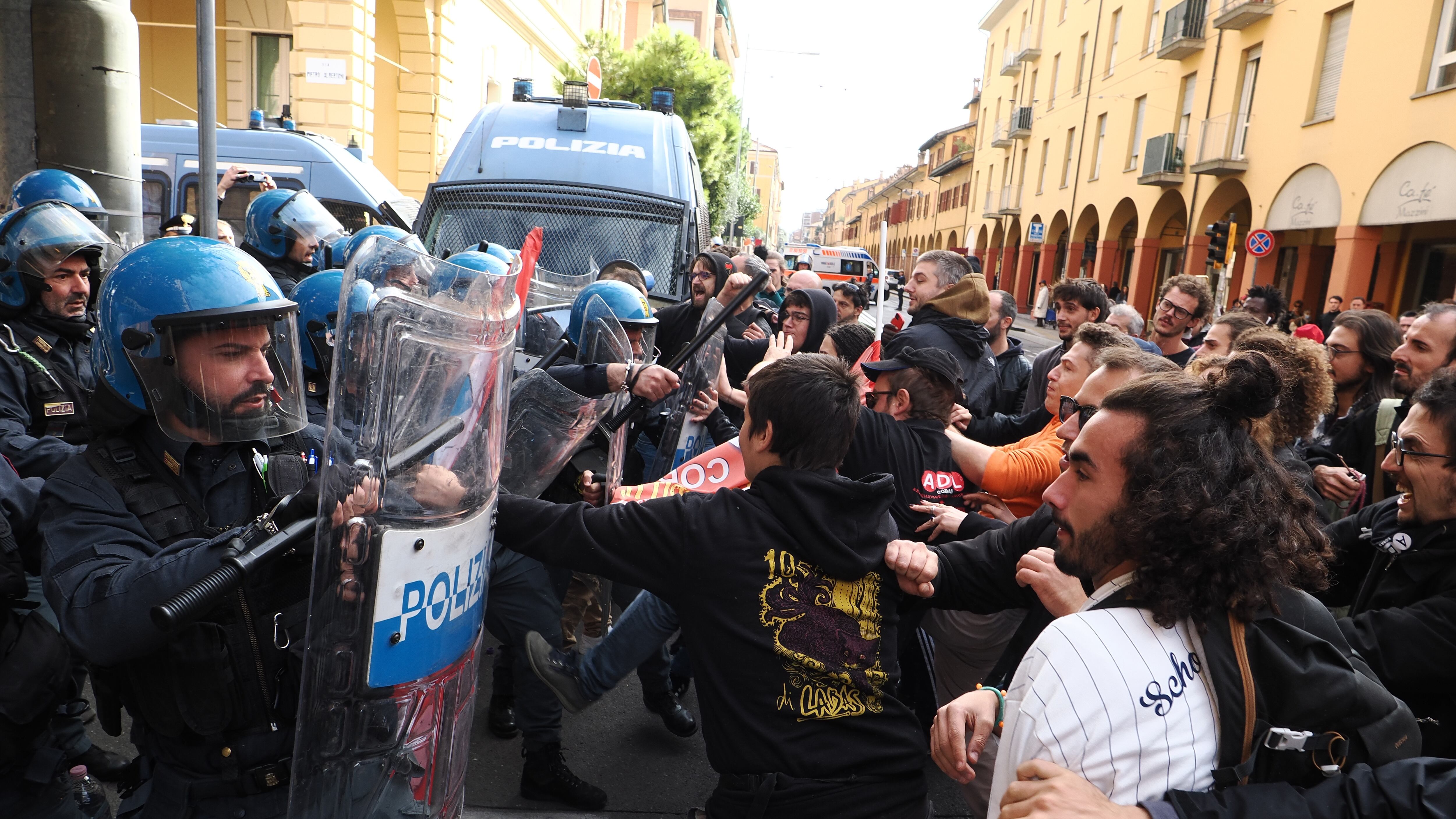 I vittimismo dei centri sociali sulle occupazioni: “Confino politico-fascista”