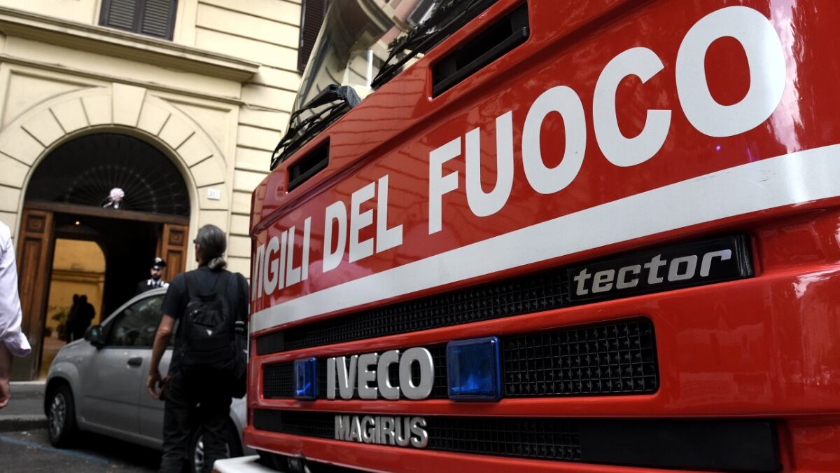 Cagliari, corpo mutilo scoperto per caso durante spegnimento incendio