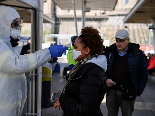 No alla quarantena breve. Ipotesi treni pieni all'80%