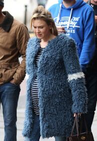 Bridget Jones mamma: Renée Zellweger col pancione sul set 40