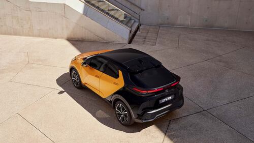 Toyota C-HR 2023, guarda tutte le foto 5