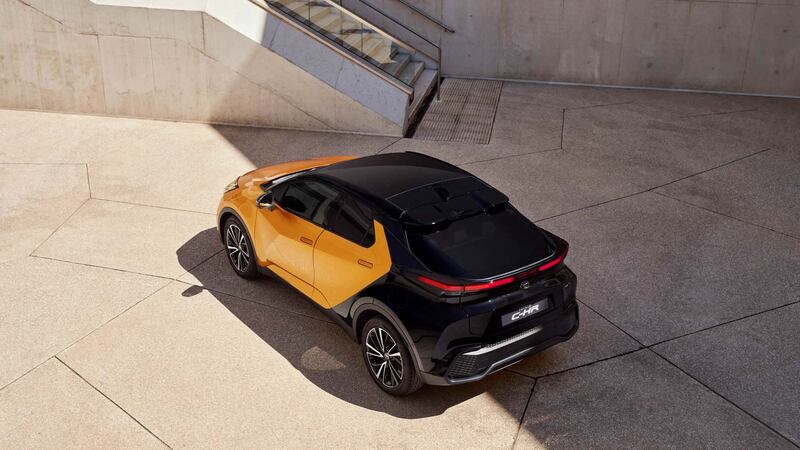 Toyota C-HR 2023, guarda tutte le foto 5