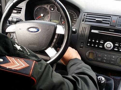 L’ultima trovata dei narcos per trasportare droga in auto: la scoperta a Napoli