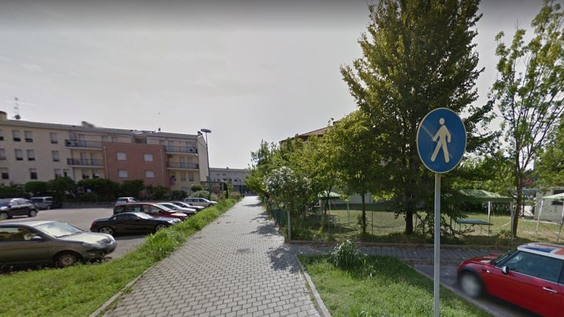 Accoltella un giovane: il papà della vittima lo pesta a sangue