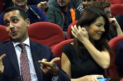 Silvia Virgulti, la compagna di Di Maio: tacchi e abito rosso 2