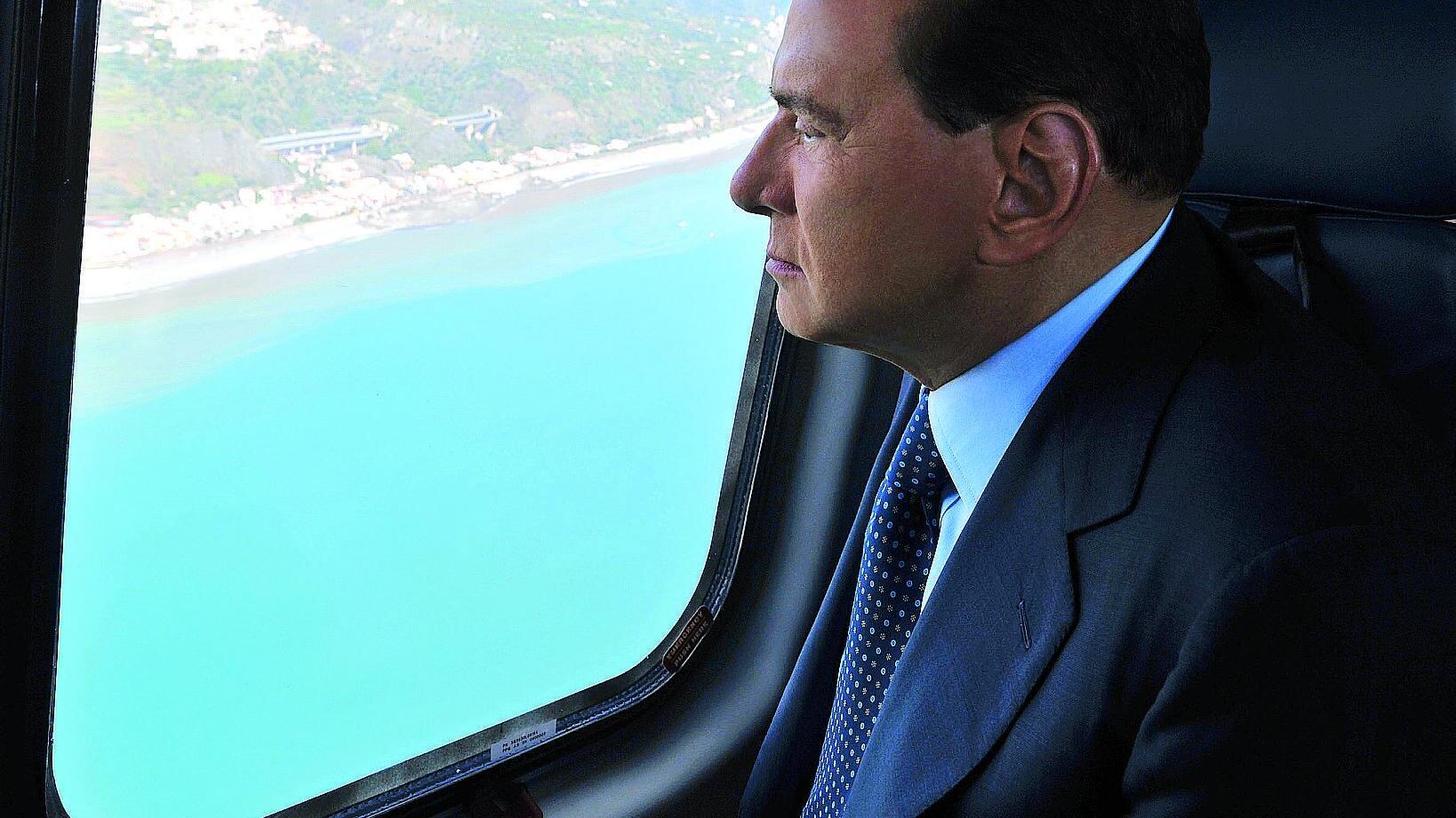 Berlusconi sostiene Angelino ma pensa ancora alla sua lista