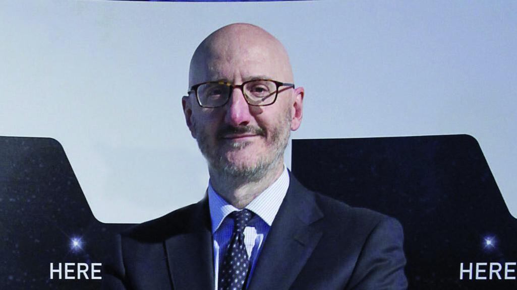 Il piano Caio per le Poste. E per Alitalia