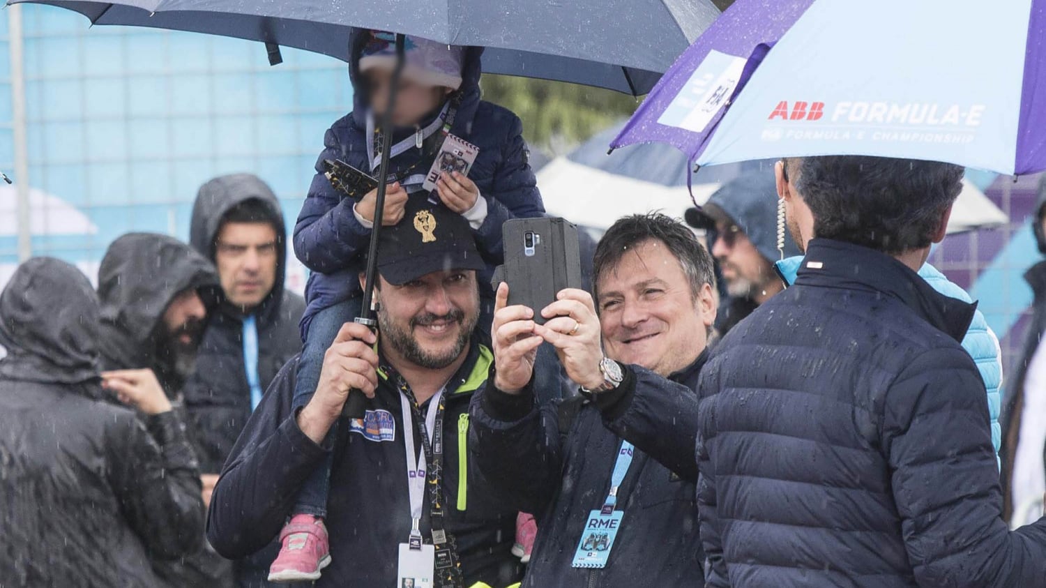 Salvini attacca la Raggi: "In città degrado". E lei: "Pensi alla sicurezza"