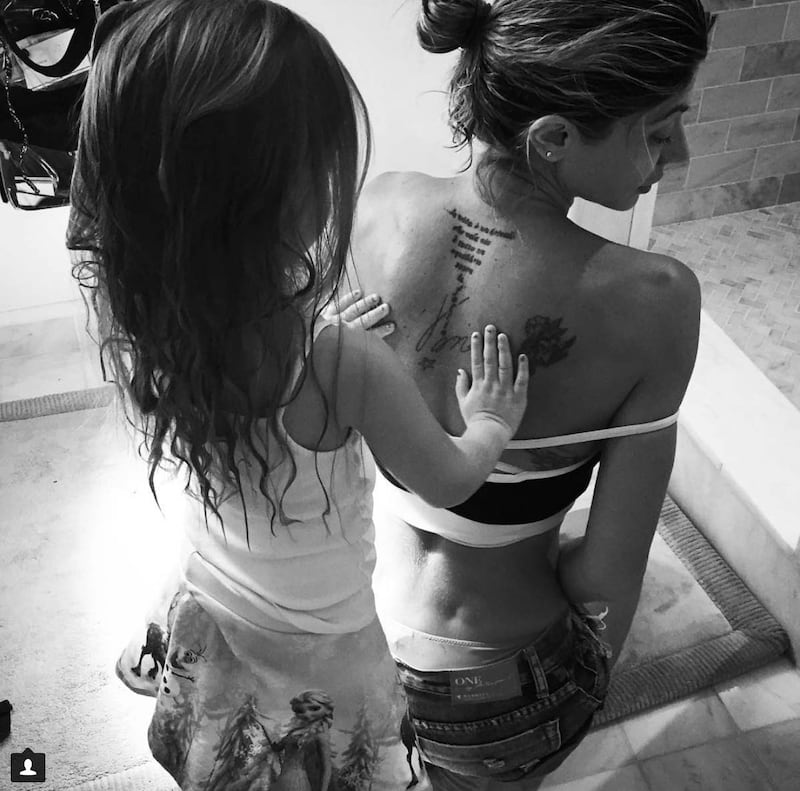 Elisabetta Canalis e Maddalena Corvaglia, bikini e bimbe 2