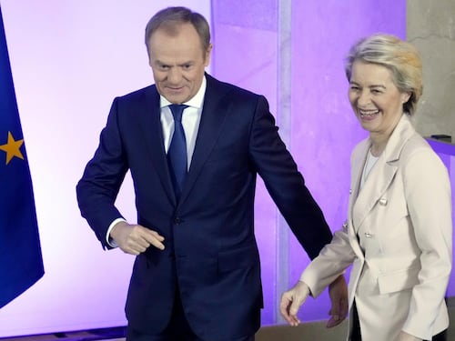 Ora Bruxelles indaga sulle interferenze russe. "Soldi agli eurodeputati per influenzare il voto"