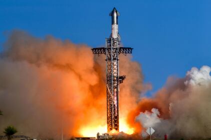 La missione di SpaceX per recuperare gli astronauti sulla Stazione spaziale internazionale 11