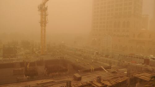 Una tempesta di sabbia a Dubai 2