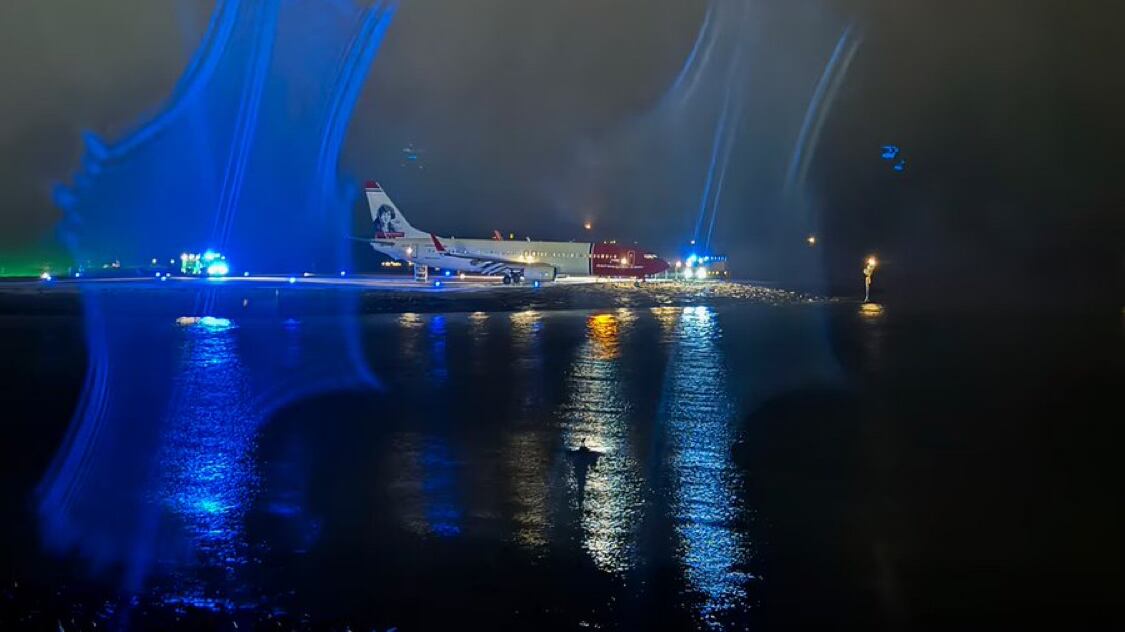 Pista ghiacciata e vento: così il Boeing ha rischiato di finire in mare in Norvegia