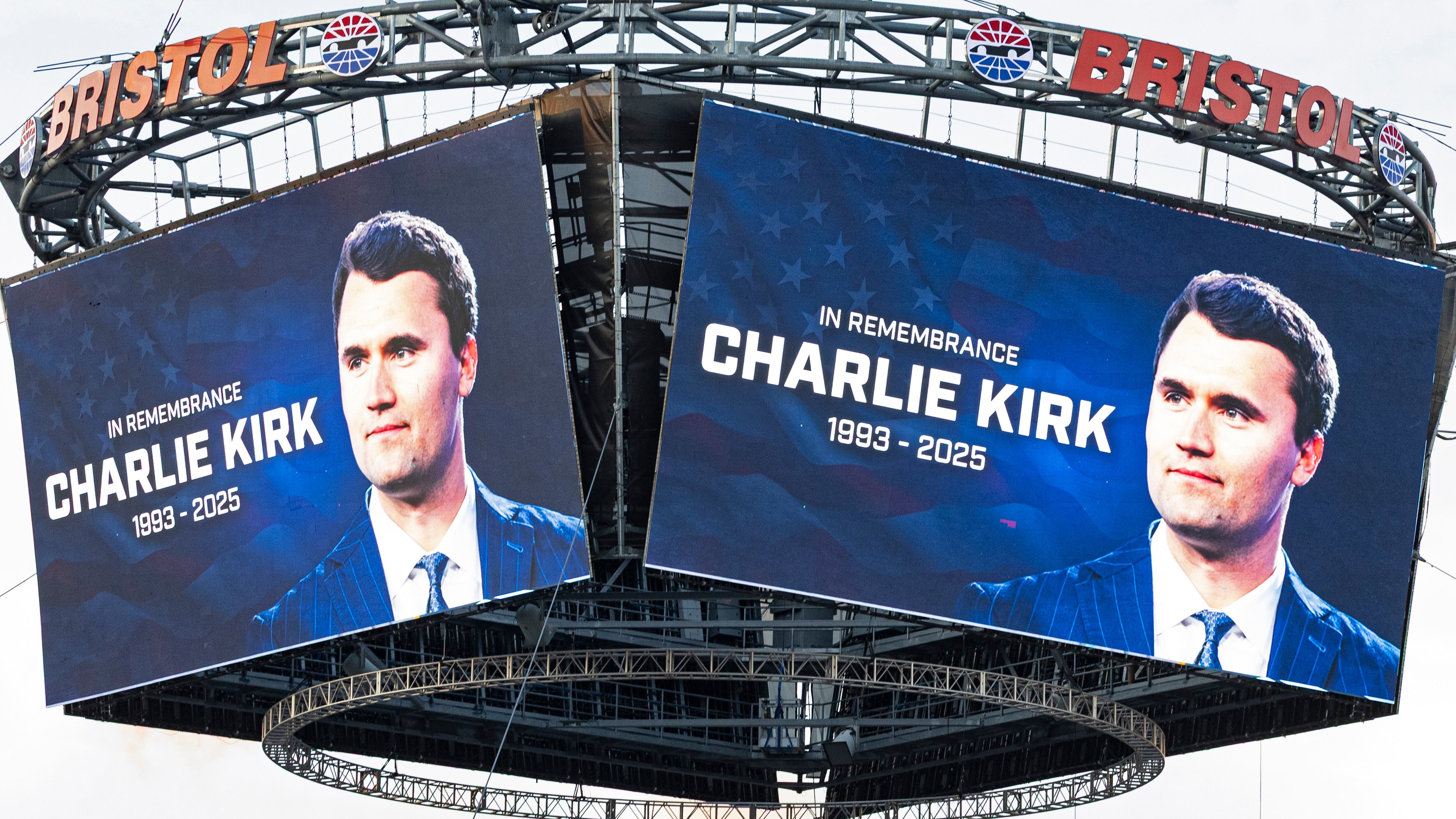 Stretta Usa: cacciati gli stranieri che deridono la morte di Charlie Kirk