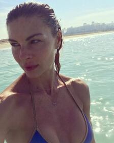 Martina Colombari sexy al mare 1