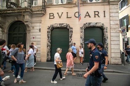 Dai sotterranei fanno un buco ed entrano da Bulgari: bottino di 500mila euro 11