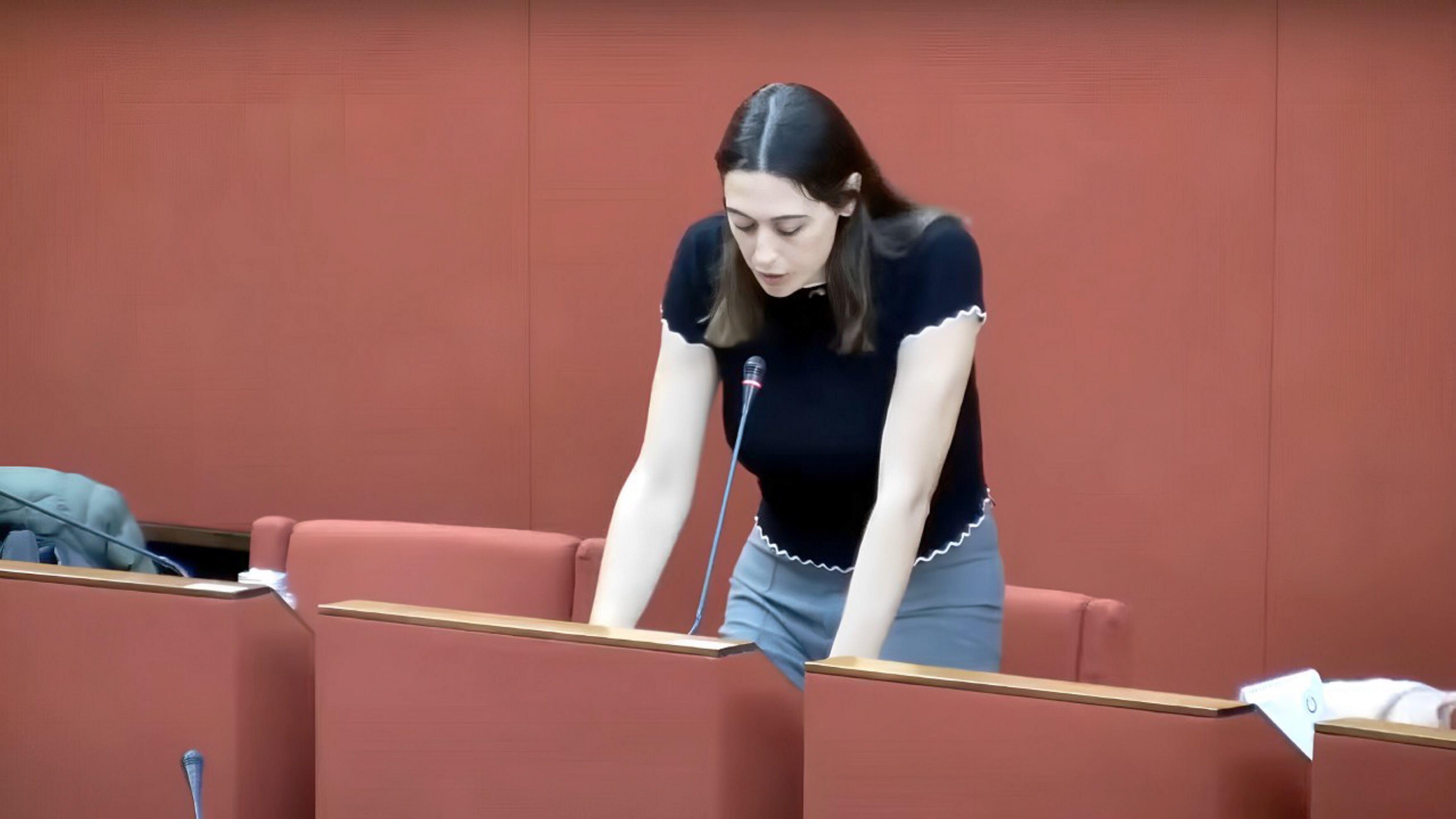 Meloni chiama Ghio. E la consigliera abusata fa un comizio in rete