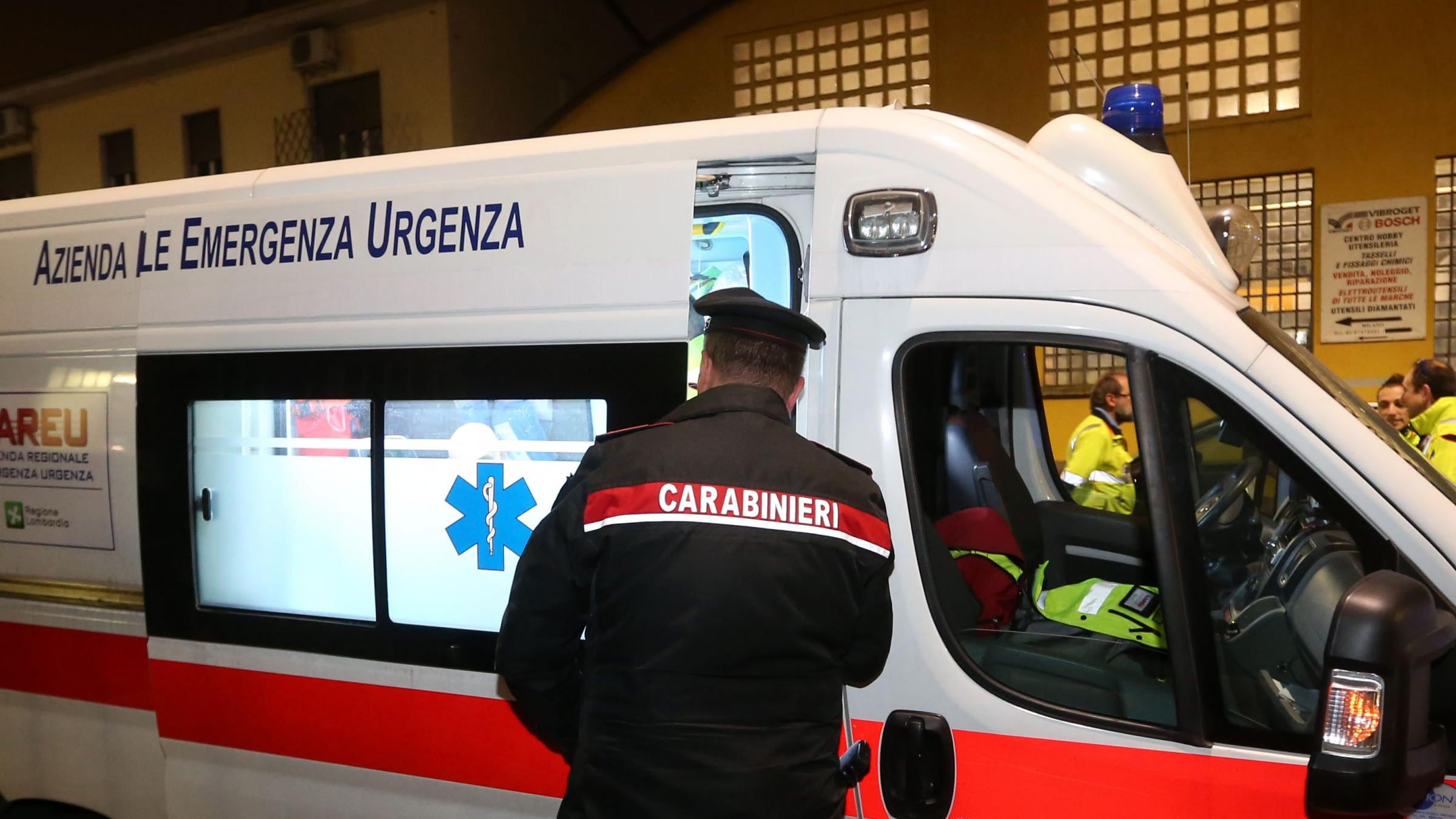 La blocca e la costringe a fare sesso: l'orrore del tunisino sulla ragazza in strada