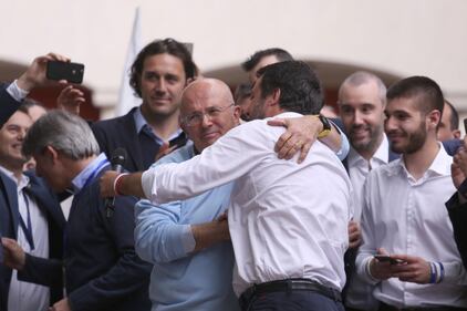 Luca Toni insieme a Salvini al comizio di Modena: ecco le immagini 10