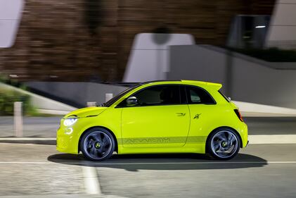 Abarth 500e 8