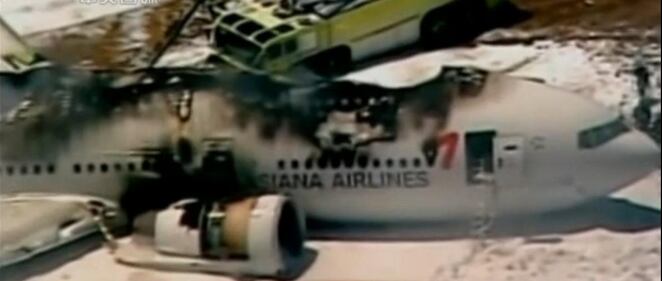 San Francisco, aereo si schianta e va in fiamme 18
