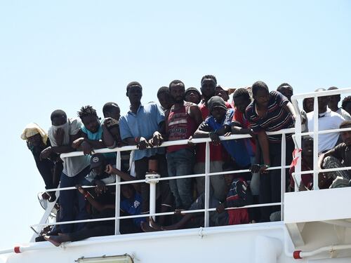 Via i migranti violenti: la Germania prepara il piano delle espulsioni