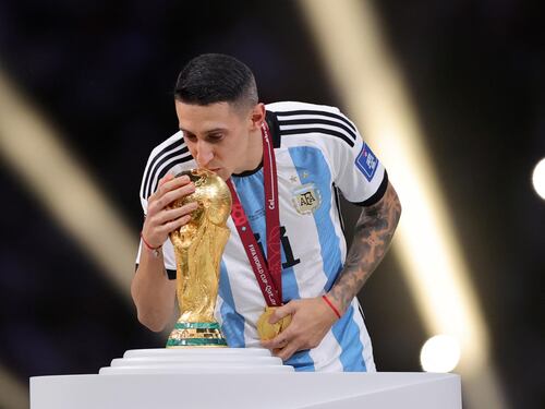 Quelli che... tornano tardi dal Mondiale. Torino e Parigi contro Di Maria e Messi