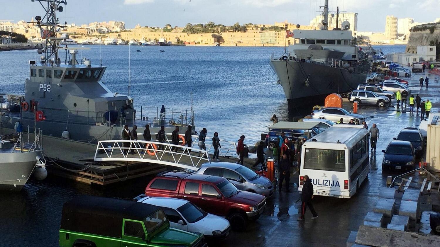 Il pm pressa Salvini: "Fate sbarcare i minori" È scontro con l'Olanda